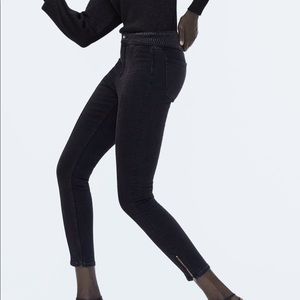 ❌SOLD BRAND NEW Zara Dark Jeans